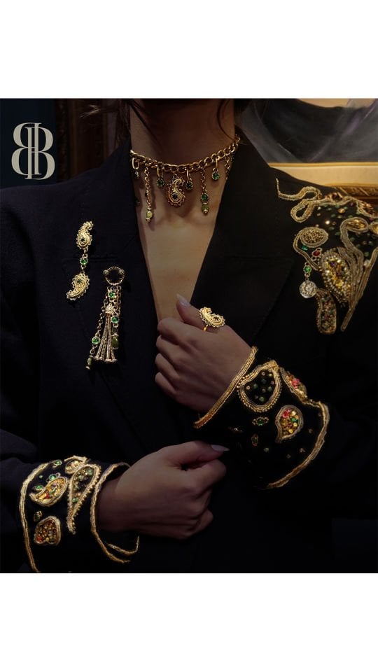 ROYAL BROOCH